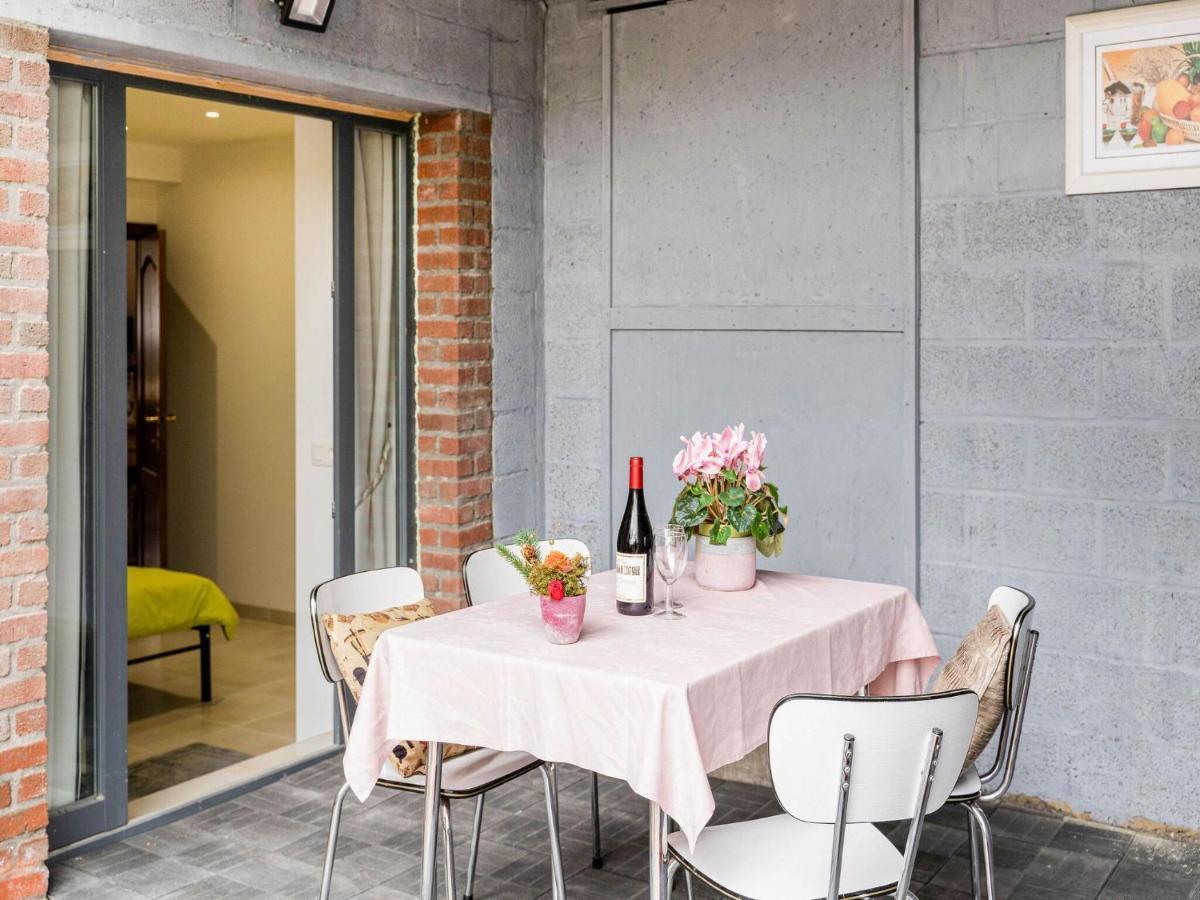 Charming Chalet In Beauraing With Fenced Garden Exteriör bild