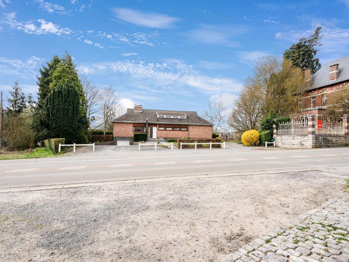 Charming Chalet In Beauraing With Fenced Garden Exteriör bild